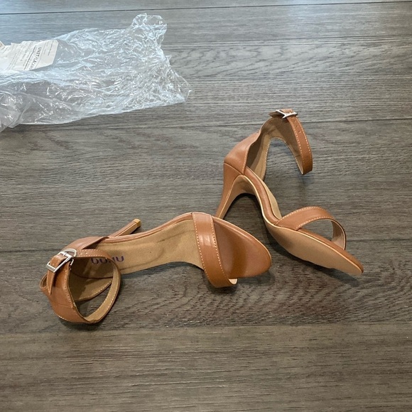 NWT BURJU Zoe True Nude shade 6 Classic Strappy Heeled Sandals | size 7 - Picture 2 of 10